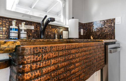 Bankers Hill Hideaway with AC Views and Parking - Foto 19