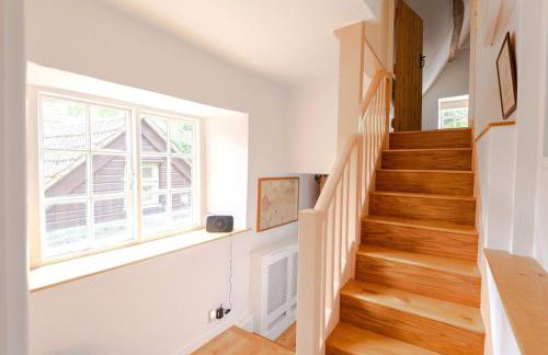 Beautiful 3BD Thatched Stone Cottage Kettering - Photo 5