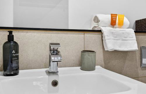 Stunning 2BR Apartment Cardiff Bay with Balcony - Foto 33