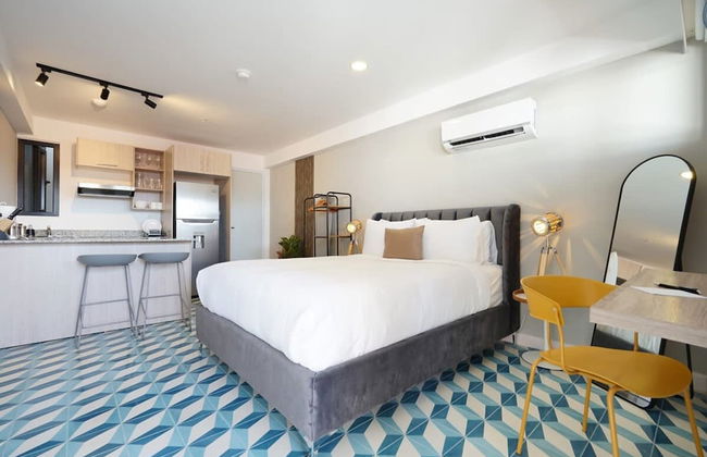 w Lovely Loft in Santa Ana - Photo 1