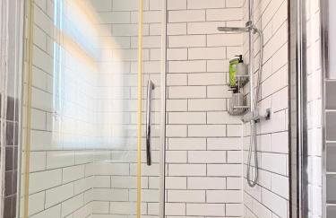 Marlow Family Retreat, Short Stroll into Town - Photo 47