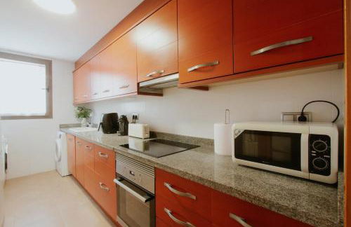 Family & Friends Apartment with Pool - Foto 8