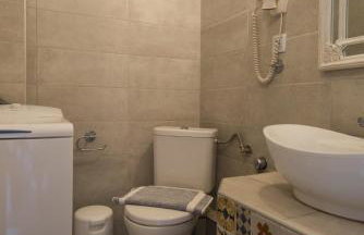 Maistros Holiday Home - Photo 9