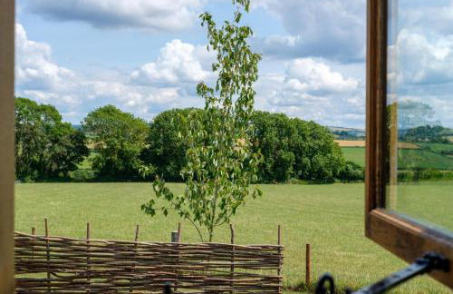 Honey Bee - Comfortable luxury shepherds hut with hot tub - Foto 40