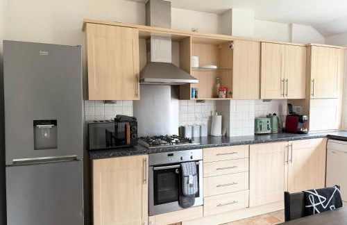 Spacious 4-Bedroom Home Canterbury with Free Parking - Foto 11