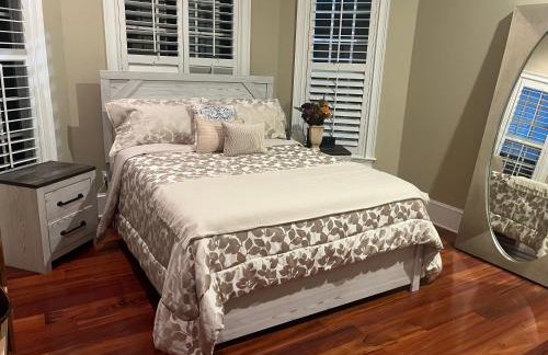 Spacious Waterfront - Sleeps 20! - Foto 13