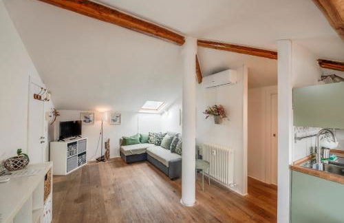 049 - Attico ELEGANTE, 10 minuti a piedi da MARE e SPIAGGIA - POSTO AUTO PRIVATO GRATIS - Foto 17