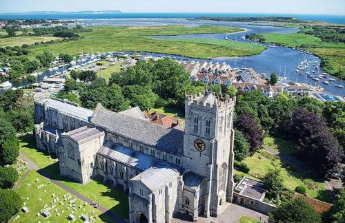 South Coast New Forest Holiday Home-4 Bed-Sleeps 8-Spacious-Parking-EV Dock-Large Garden-Playground-Great for Families-Groups-Professionals - Foto 39