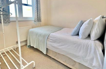 Rushden - 5 Beds Modern Home, Free Private Parking, TV, Garden - Foto 15