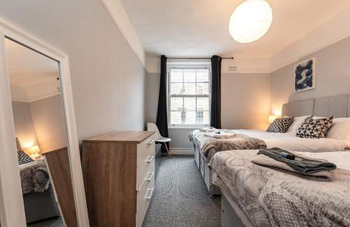 BEST PRICE! Perfect Gunwharf Accommodation - 5 single beds or Kingsize FREE PARKING - Foto 26