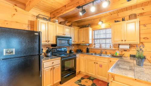 Moonshine Ridge Cabin with Hot Tub and Fire Pit - Foto 5