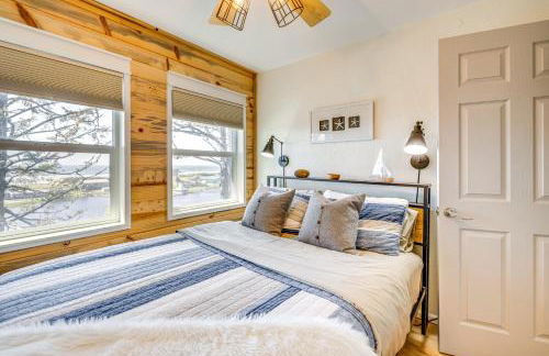 Walk to Winema Road Beach Home with Hot Tub! - Foto 12