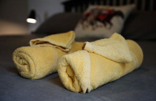 1939 Four Bed Rustic Escape by Casino - Foto 76