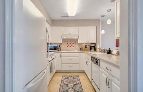 Lake Vibes - Pet Friendly Lakefront Condo! - Photo 15