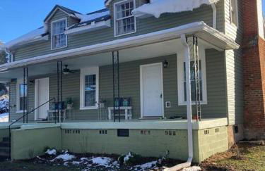 Farmhouse with game room, fire pit and creek - Foto 4