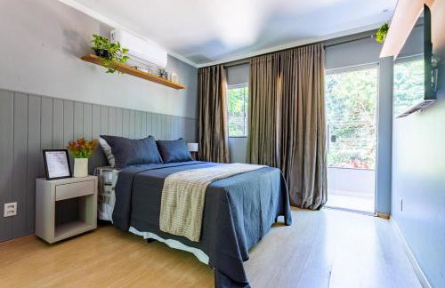 Apto com Ar e varanda a 5 min do aeroporto - Foto 2