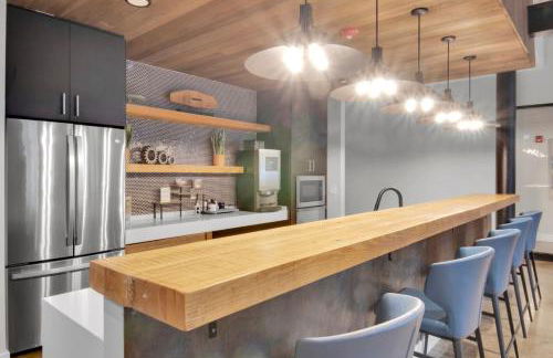 Luxurious 2 Bedroom 2 Bathroom - Foto 15