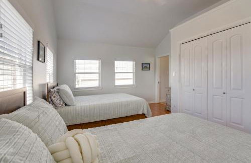 Steps to Sea! Crystal Beach Home with Furnished Deck - Foto 12