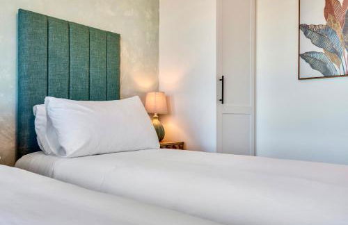 Luxury City Escape - Brand New Stylish 2 Bedroom Apartment with Parking - Foto 20