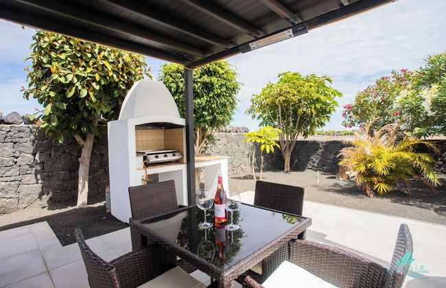 Gorgeous Newly Renovated 4-bedroom Villa! - Photo 25