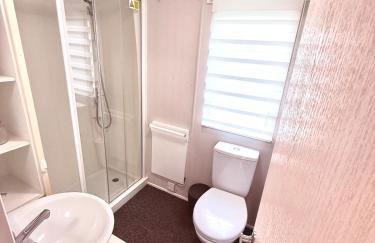 The Eden - Sleeps 8 Pet Friendly Free Wi-Fi With Patio & Hub Passes Camber Sands Cosy Spacious Modern 8 Berth Caravan - Foto 36