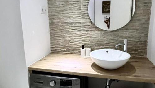 Apartamento renovado con 2 habitaciones en el corazón de Barcelona - ES-341-3 - Photo 2