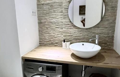 Apartamento renovado con 2 habitaciones en el corazón de Barcelona - ES-341-3 - Photo 2