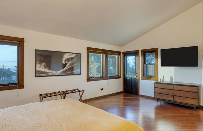 Half Block to Beach w/ Oceanview, Patio + Balcony The Shore Pine by Avantstay - Foto 102