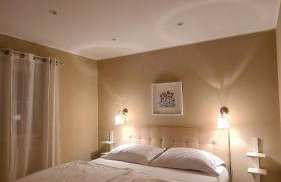 Red House Apartment With Swimming Pool - Photo 11