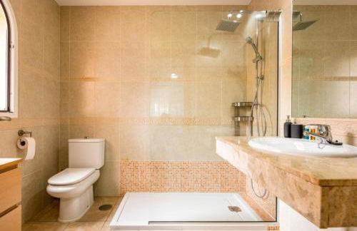 PRIMERA LUXURY HOUSE - Photo 29