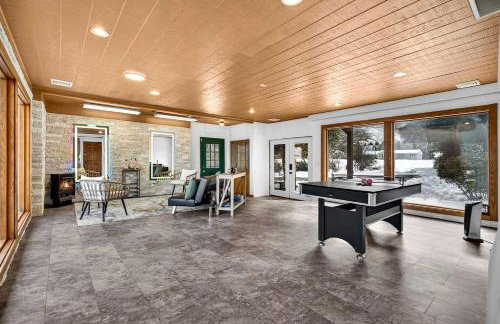 Modern Mountain Cabin with Hot Tub and Game Room Near Moorefield, West Virginia - Foto 13