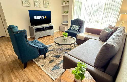 2BR2BA Getaway 7 Miles from Orlando Parks - Foto 1