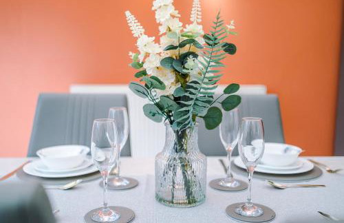 The Lyme Lounge - Contemporary & Stylish 3BR Home - Sleeps 7 with Parking & Wi-Fi - Perfect For Business or Work Stays - By Parydise Properties - Foto 32