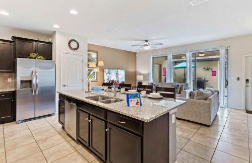 Townhome with Private Pool, BBQ & FREE Waterpark - Photo 22