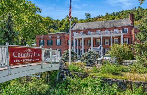 The Manor - Historic Mansion, Wifi, Covered Porch, Screen Porch, King Bed, Walk to Spas, Shops & Restaurants - Foto 92