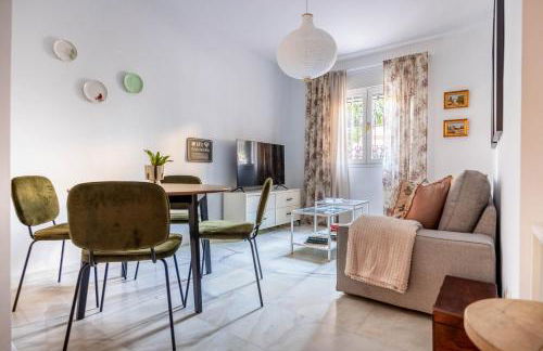 Piso con patio privado y parking Nervión Sevilla - Foto 10