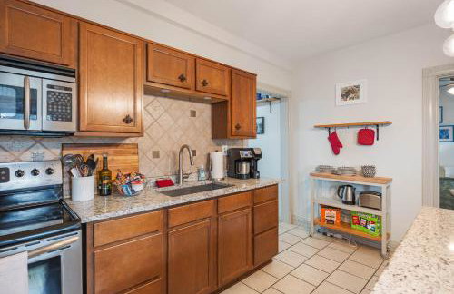 Charming City Home with Patio Fire Pit & Record Player-Family Friendly - Foto 16