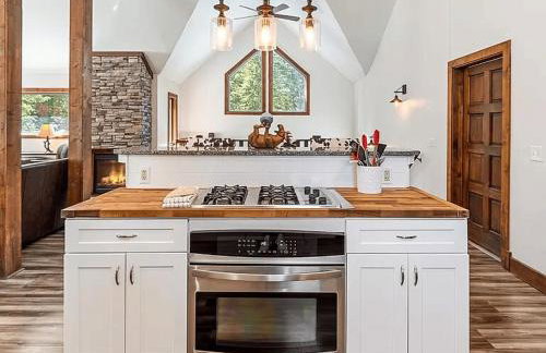 Spacious 4 Bedroom Chalet on Hiking Trails - Foto 11