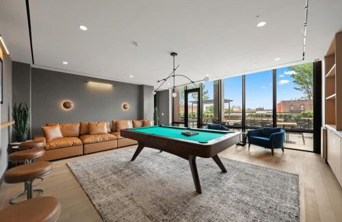 Sleek and Stylish Studio, Luxe Perks in Prime Spot - Photo 14