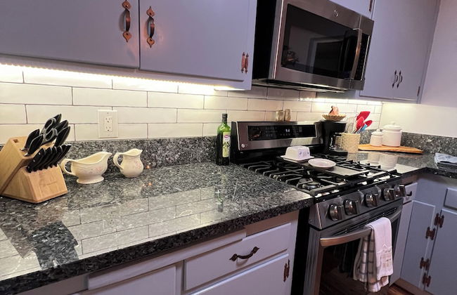 Hummingbird Mountain Cottage - Photo 19