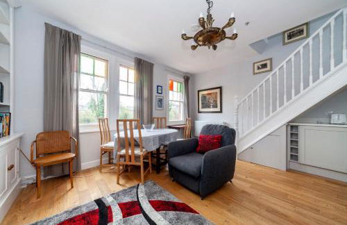 Stylish 3 BDR apartment wfree parking and garden - Foto 1