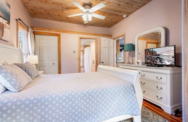 Ogunquit Village 4BR Walk to Beach, Dining & Town Center - Photo 11