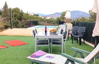 La Torrecica, con carácter andaluz y magníficas vistas al mar y Sierra Nevada - Photo 2