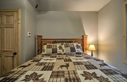 Pet-Friendly Petoskey Area Cabin, Walk to River! - Foto 13