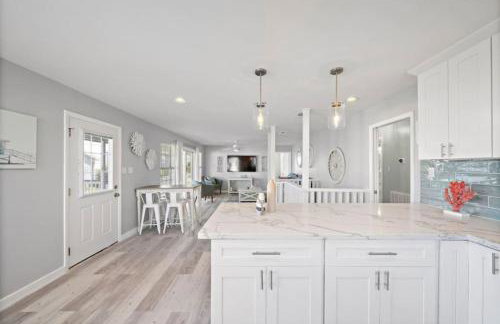 Beach Home with Cowboy Pool, Big Deck and Ocean View - Photo 8