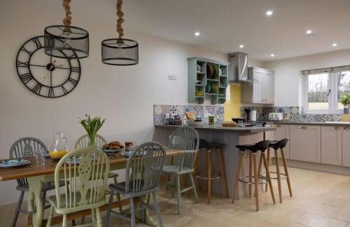 Family Country Cottage with Stunning Mountain View sleeps 12 - Foto 8