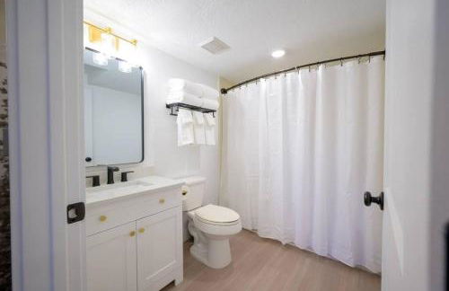 Mountainside Ski & Golf Retreat - Photo 11