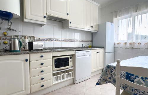 Os Apartamentos A Ramos na Praia da Galé Estão inserido em Condomínio com PISCINA, Fica apenas a 350 Metros da Praia da Galé - Apartamentos com Ar Condicionado tanto nos Quartos como na Sala, Smart TV com Prime Vídeo e Cozinha Completa - Foto 43