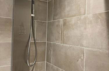 The Melodies with Free Parking , Harlow - Foto 28