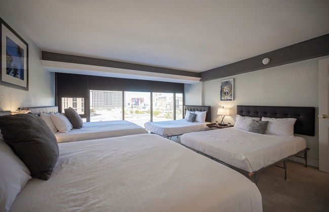 Stay together on the strip - 6 comfy beds w/view! - Foto 7